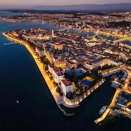 Nora With Private Parking Appartement