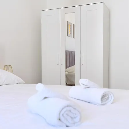 Nora With Private Parking