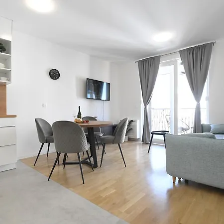 Nora With Private Parking Zadar