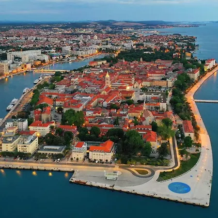 Nora With Private Parking