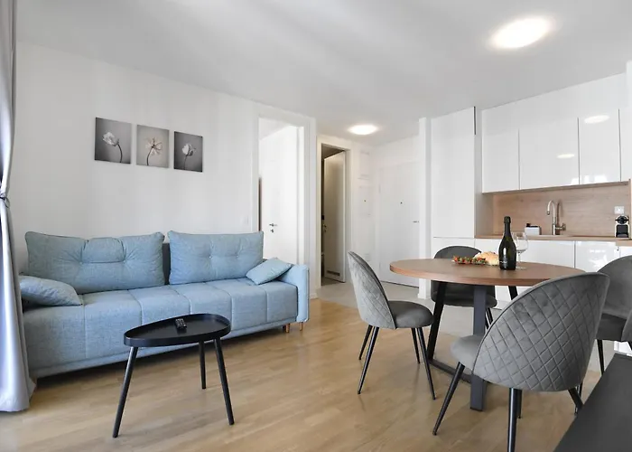 Nora With Private Parking Apartment *